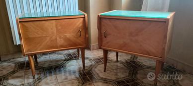 Coppia di comodini metà anni '60 - '70