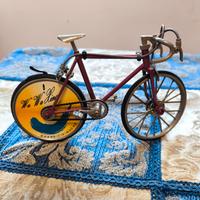 Modellino bici accendino