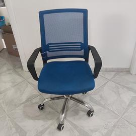 Sedia da ufficio ergonomica in rete blu 