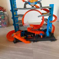 Hot Wheel Ultimate Garage con squalo