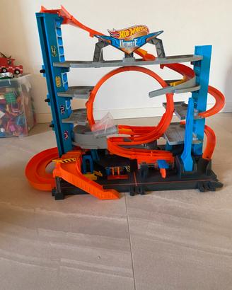 Hot Wheel Ultimate Garage con squalo