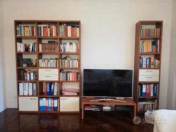 libreria e mobiletto TV