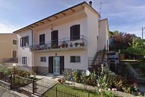 Villa di 320 m² con più di 5 locali e box auto a C