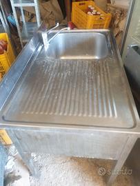 Lavello professionale con gocciolatoio
