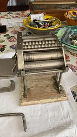 Vecchia macchina per fare pasta