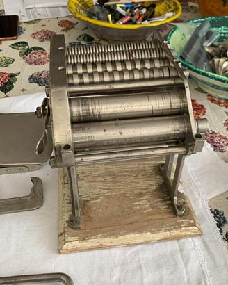 Vecchia macchina per fare pasta