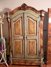 Armadio in legno decorato  classico/provenzale