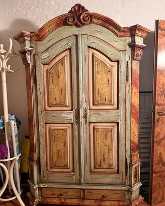 Armadio in legno decorato  classico/provenzale