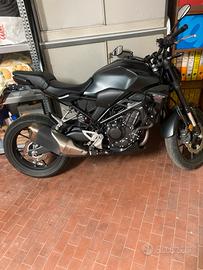 Honda cb 300 r .prezzo fino a marzo