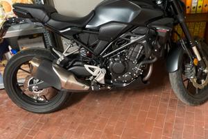 Honda cb 300 r .prezzo fino a marzo