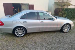 Mercedes-Benz E 320 Elegance | Bi-Xenon | AIRMATIC
