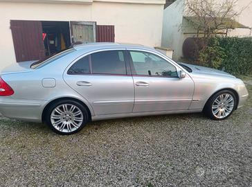 Mercedes-Benz E 320 Elegance | Bi-Xenon | AIRMATIC