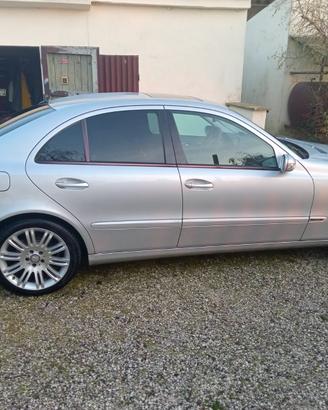Mercedes-Benz E 320 Elegance | Bi-Xenon | AIRMATIC