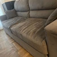 Divano  letto in alcantara, tenuto benissimo
