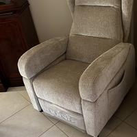 Poltrona relax BATIK robotica con tavolino
