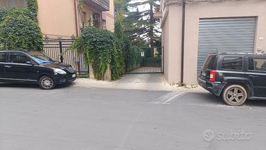 Posto auto con colonnina