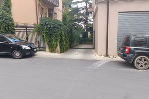 Posto auto con colonnina