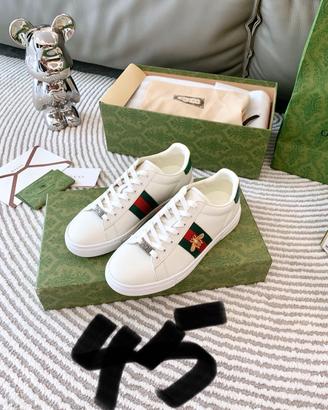 Scarpe Gucci Ace sneakers bianche logo ape