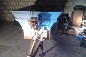 Carrello ribaltabile trilaterale per l'uva insomma