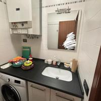 Mobili bangno con lavabo e top