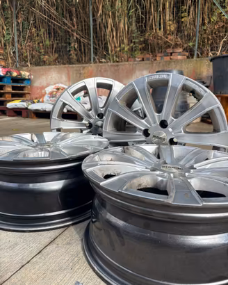 Cerchi in Lega MOMO 16" 4 Fori (KBA49332)