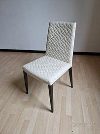 Seggiola trapuntata bianca