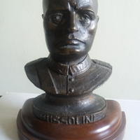 Busto di Benito Mussolini in bronzo
