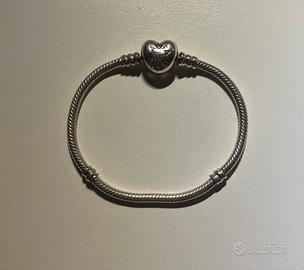 Bracciale Pandora con chiusura a cuore