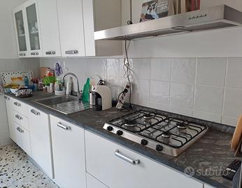 Cucina VENETA CUCINE, con top in pietra (cardoso)