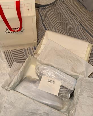 Alexander McQueen uomo 42 camoscio black/white