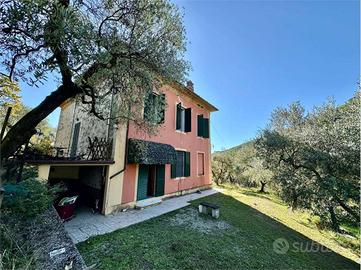 Villa di 220 m² con più di 5 locali e box auto dop
