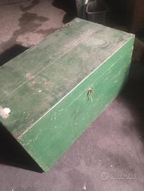 Vecchio baule in legno