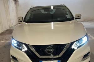 Nissan Qashqai 1.5 dCi Tekna- tetto paronamico