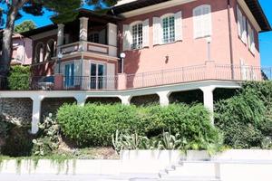 Villa di 348 m² con più di 5 locali a Ventimiglia