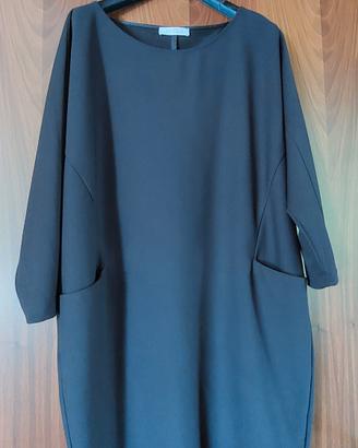 Abito nero indossabile con cintura