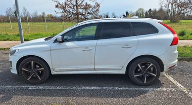 volvo xc60 D4 awd R design