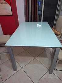 Tavolo in vetro allungabile