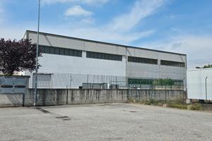 Capannone commerciale