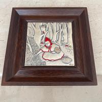 Quadro a bassorilievo di cappuccetto rosso argento