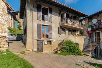 CASA DI CORTE A GARGNANO