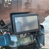 Navigatore Tom Tom attacco BMW 