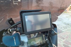 Navigatore Tom Tom attacco BMW 