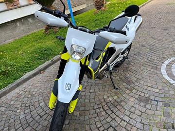 Husqvarna 701 Supermoto