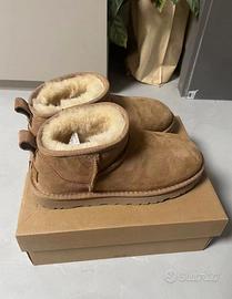 UGG mini classic marron 39