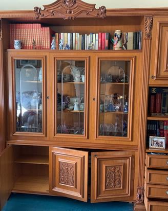 Mobile da salotto con vetrina e cassettoni