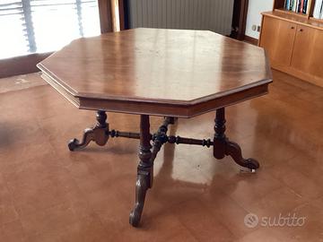 Tavolo in legno ottogonale