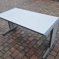 Scrivania da ufficio leggi descrizione 