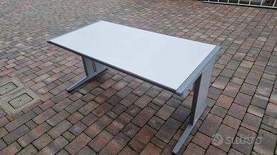 Scrivania da ufficio leggi descrizione 