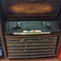Mobile radio Grundig con giradischi 