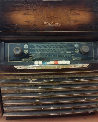 Mobile radio vintage Grundig con giradischi 